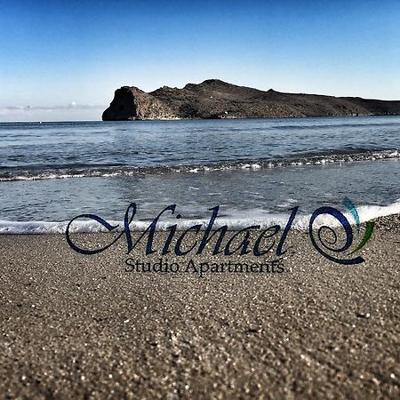 Michael Apartments Agia Marina Esterno foto