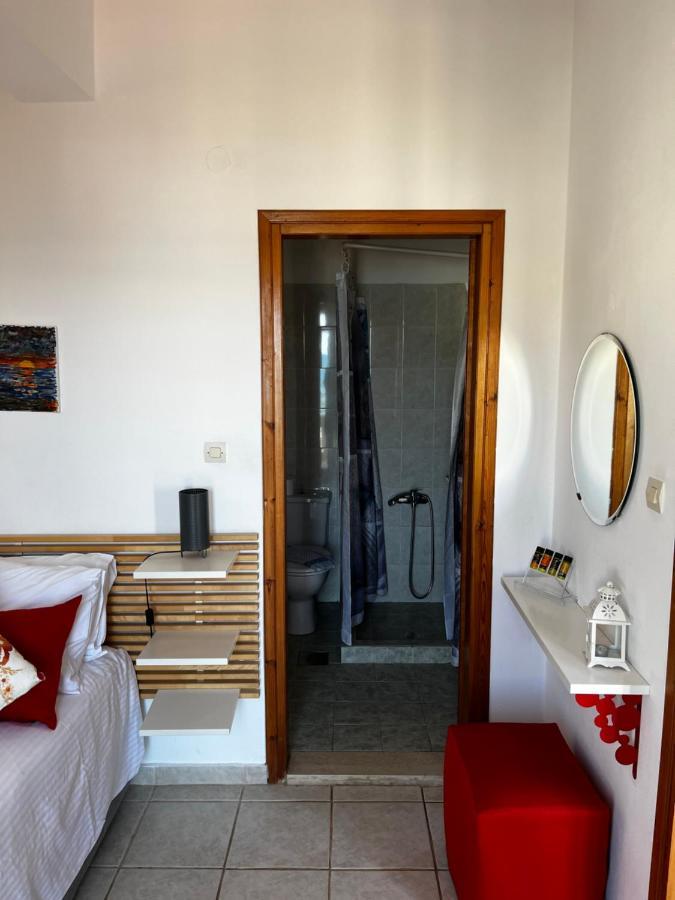 Michael Apartments Agia Marina Esterno foto