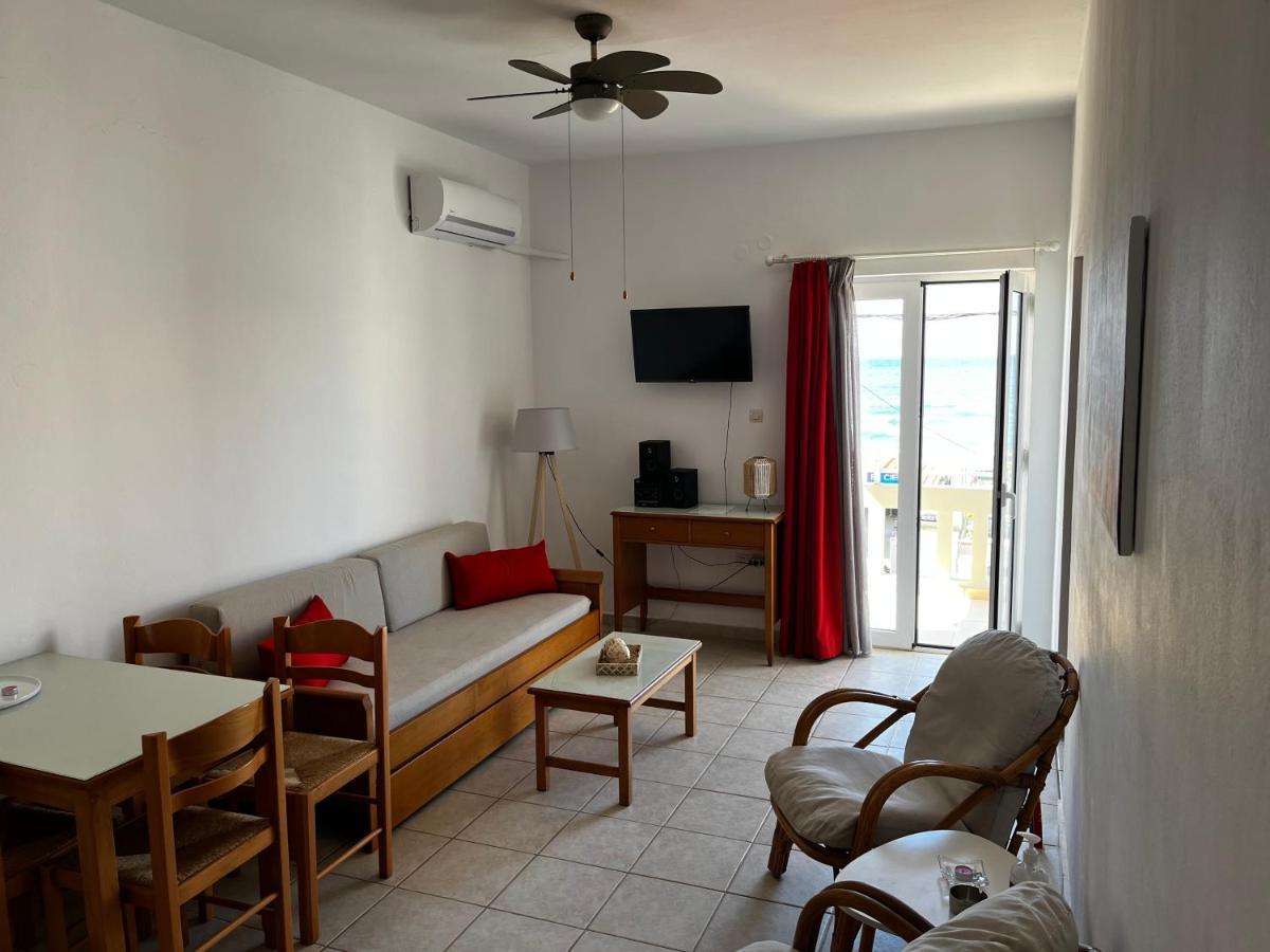 Michael Apartments Agia Marina Esterno foto