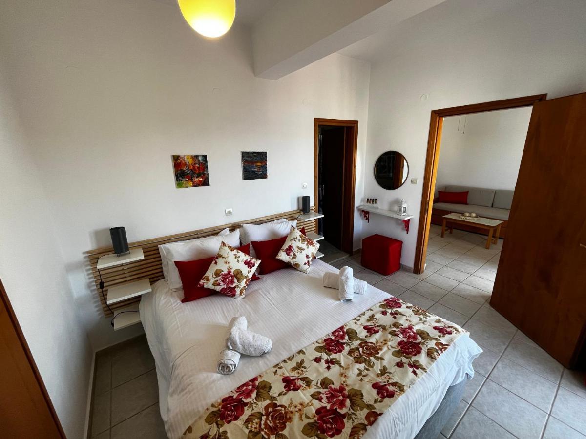 Michael Apartments Agia Marina Esterno foto