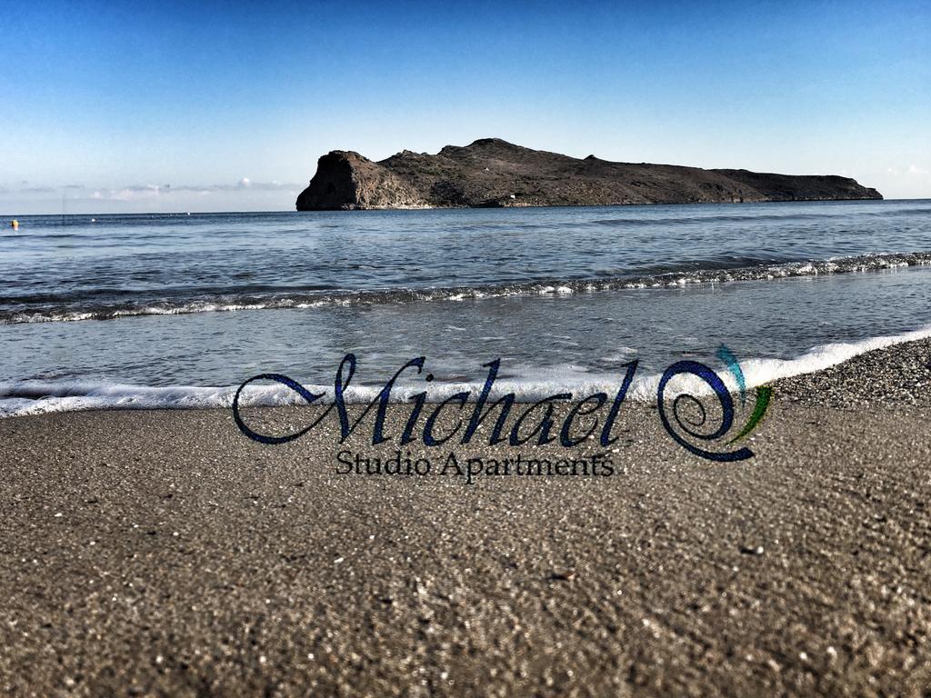 Michael Apartments Agia Marina Esterno foto
