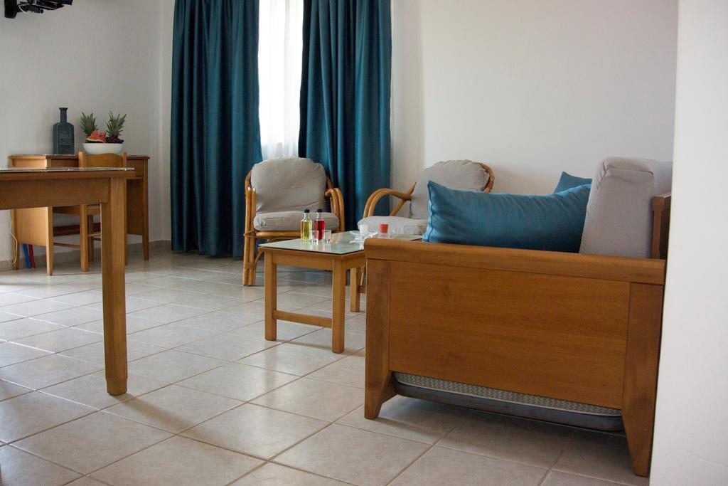 Michael Apartments Agia Marina Esterno foto